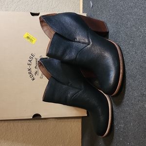 Kork Ease black booties